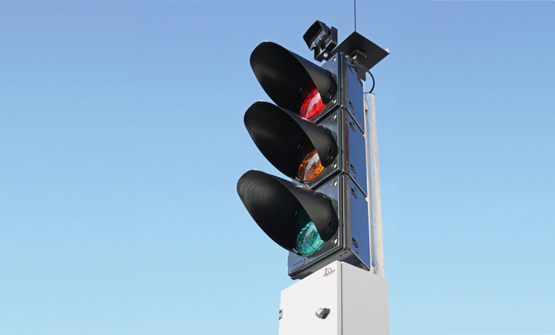 Mobile traffic-light system type MPB 3400 – for universal use with radio, cable and quartz control.